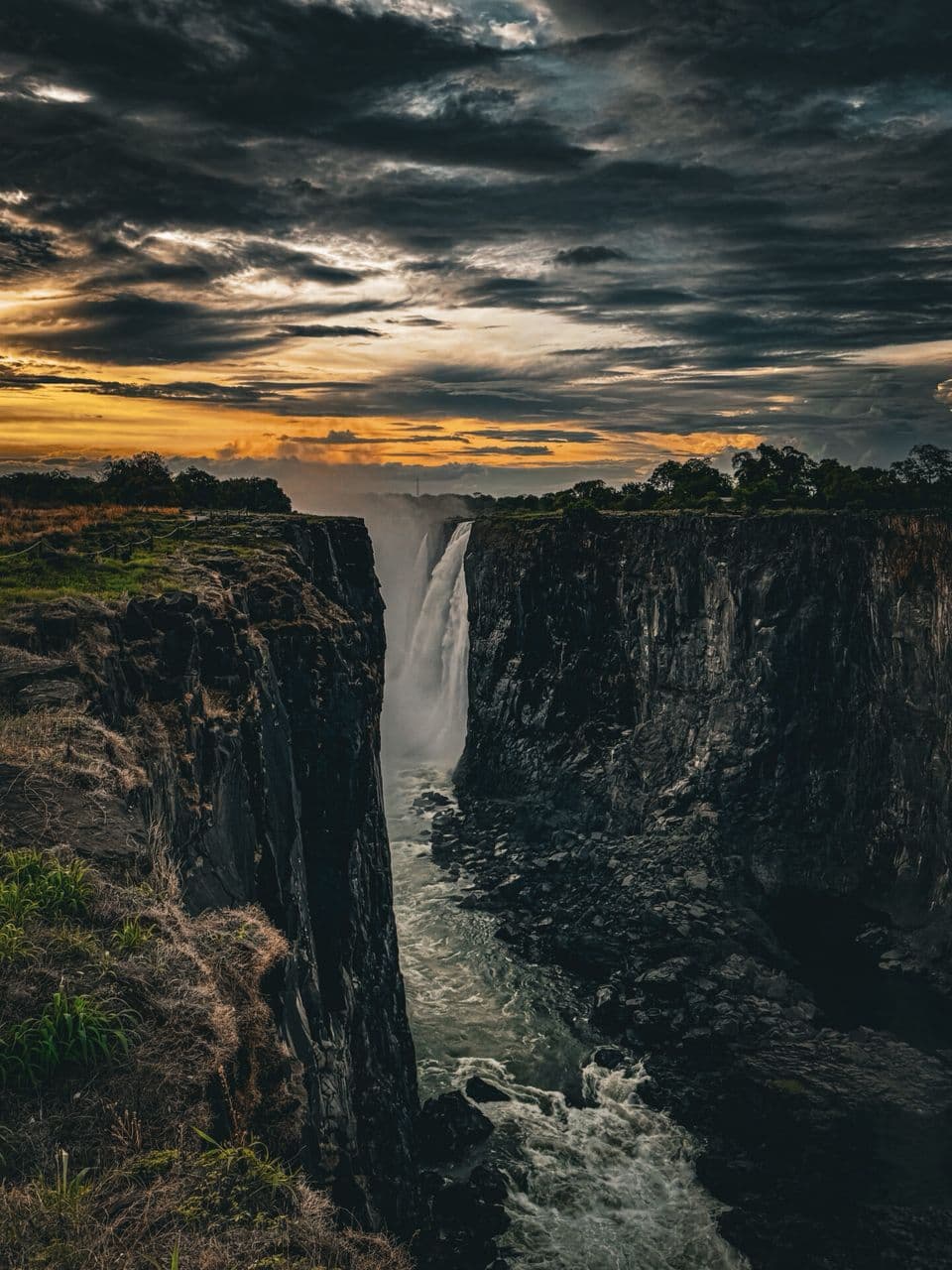 Victoria Falls — The Smoke That Thunders